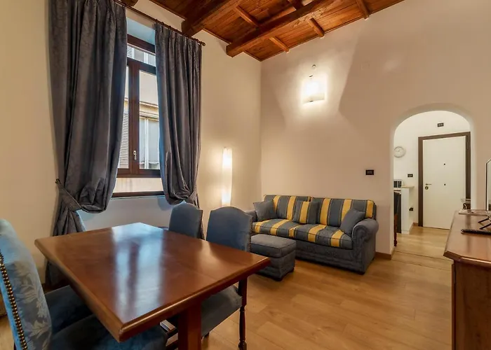 Piazza di Spagna Elegant Apartment